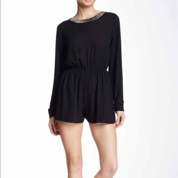 ASTR Black Long Sleeve Romper Size Large - Picture 1 of 5